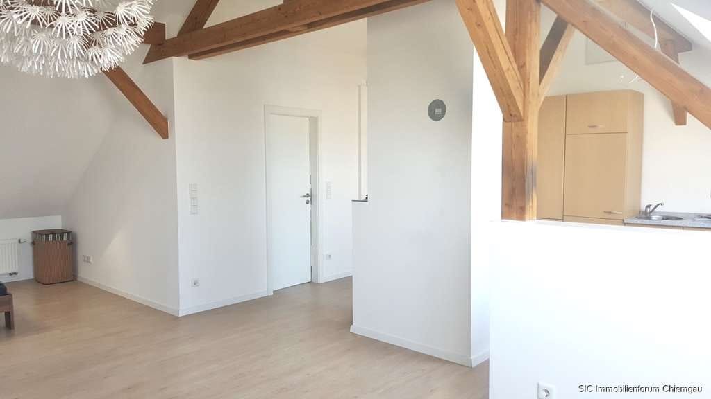 Immobilie in Traunstein - Modernisiertes 6-Familienhaus mit vermieteten
2-Zimmer-Wohnungen in zentrumsnaher Lage von Traunste - Bild 4