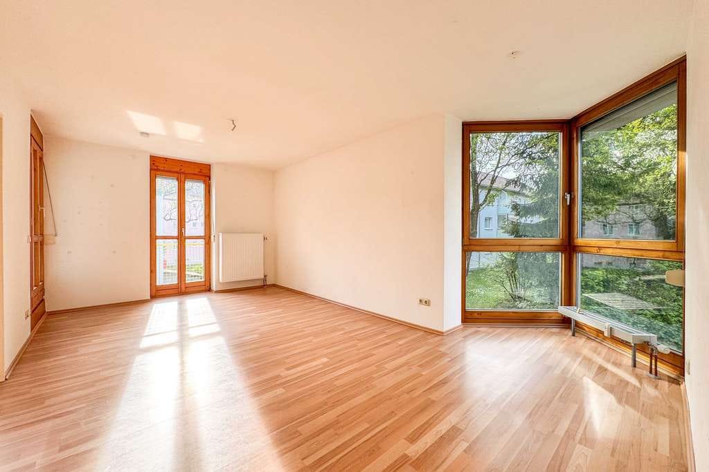 Immobilie in Kempten (Allgäu) - 2-Zimmer-Wohnung mit Erbpacht, Loggia und Reihenhausgefühl - Bild 1