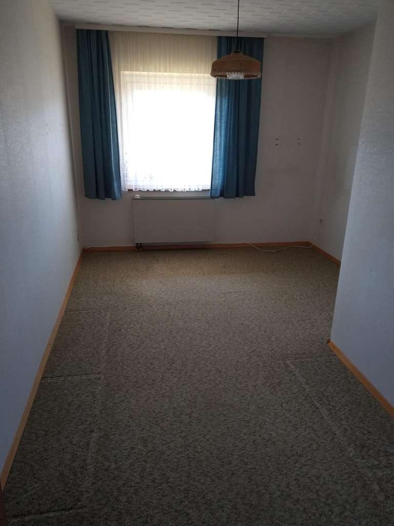 Immobilie in Furtwangen im Schwarzwald - Vielseitig nutzbares Zweifamilienhaus mit unverbaubarer Aussicht - Bild 3