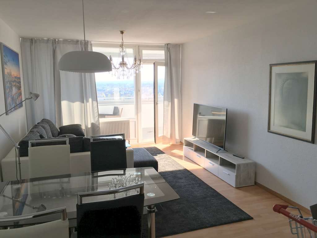 Immobilie in Neu-Isenburg - 2-Zimmerwohnung mit Loggia    11. Stock, Westlage, 56 qm, Garage, , Keller, barrierefrei - Bild 2