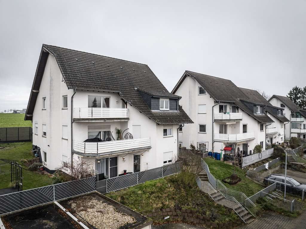 Immobilie in Hünfelden - WOW *Paul & Partner* INVESTMENTCHANCE: MEHRFAMILIENHAUS IN BELIEBTER UND RUHIGER WOHNLAGE! FAKTOR 18 - Bild 0
