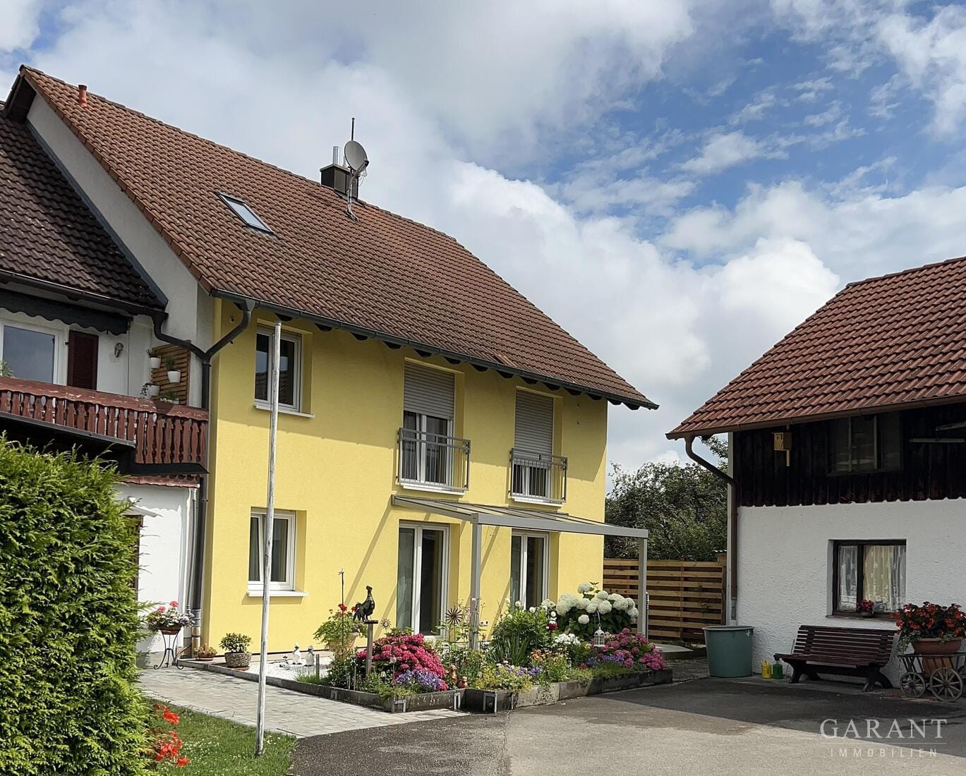 Immobilie in Fürstenfeldbruck - Großzügige, energieeffiziente Haushälfte in Puch mit kleinem, pflegeleichtem Grundstück - Bild 0