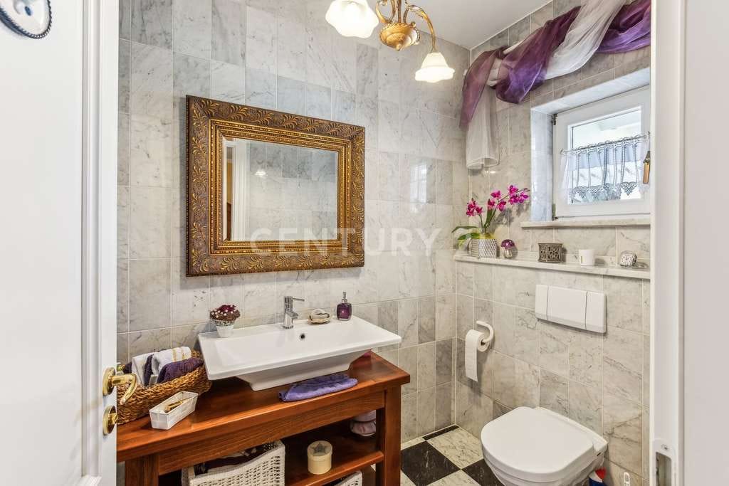 Immobilie in Engelsberg - Exklusives Landhausanwesen mit Galerie, Pool, Wellness und Weinkeller auf großem Grundstück - Bild 4