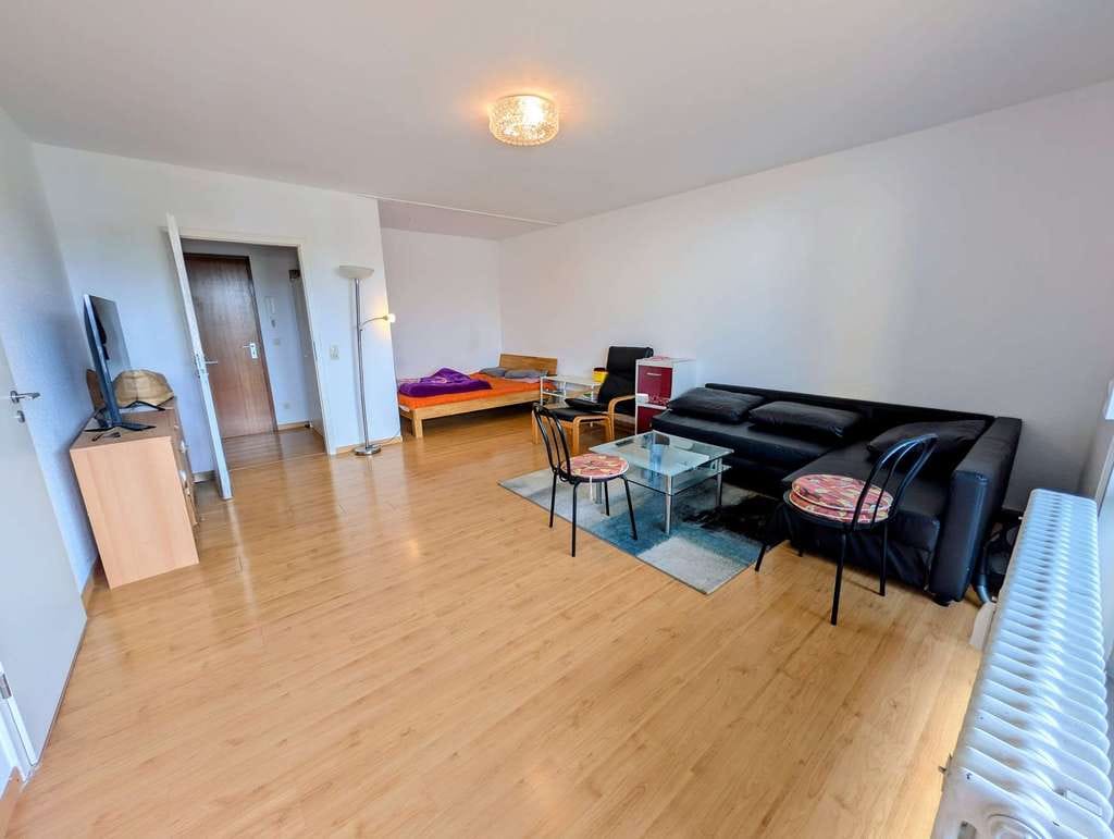 Immobilie in Kriftel - Lichtdurchflutete Wohnung mit Loggia: Raumwunder im „Obstgarten Kriftels“ ohne Renovierungsstau! - Bild 1