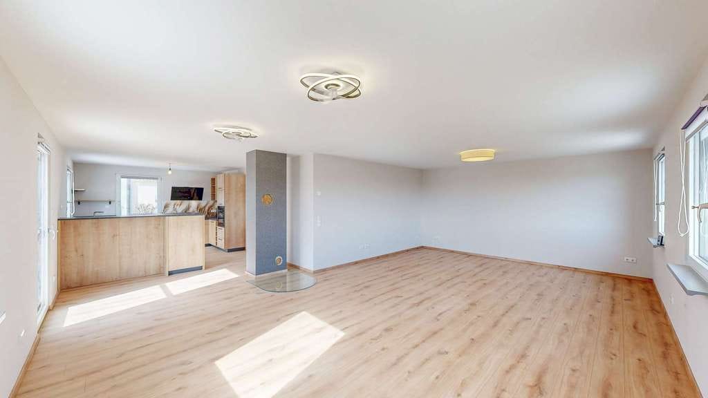 Immobilie in Gollhofen - Sofort bezugsbereit: Modernes KfW55E Haus A+, vollunterkellert mit Südterrasse,& Doppelgarage - Bild 4