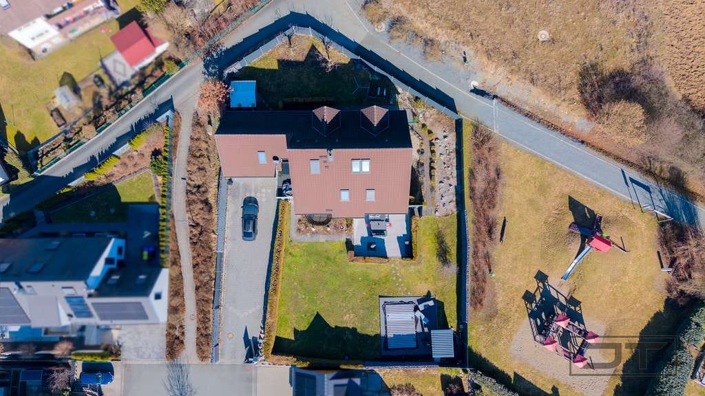 Immobilie in Bindlach - Wohngefühl par excellence: 2025 modernisiertes EFH mit einzigartigem Fernblick, Kamin & Pool! - Bild 1