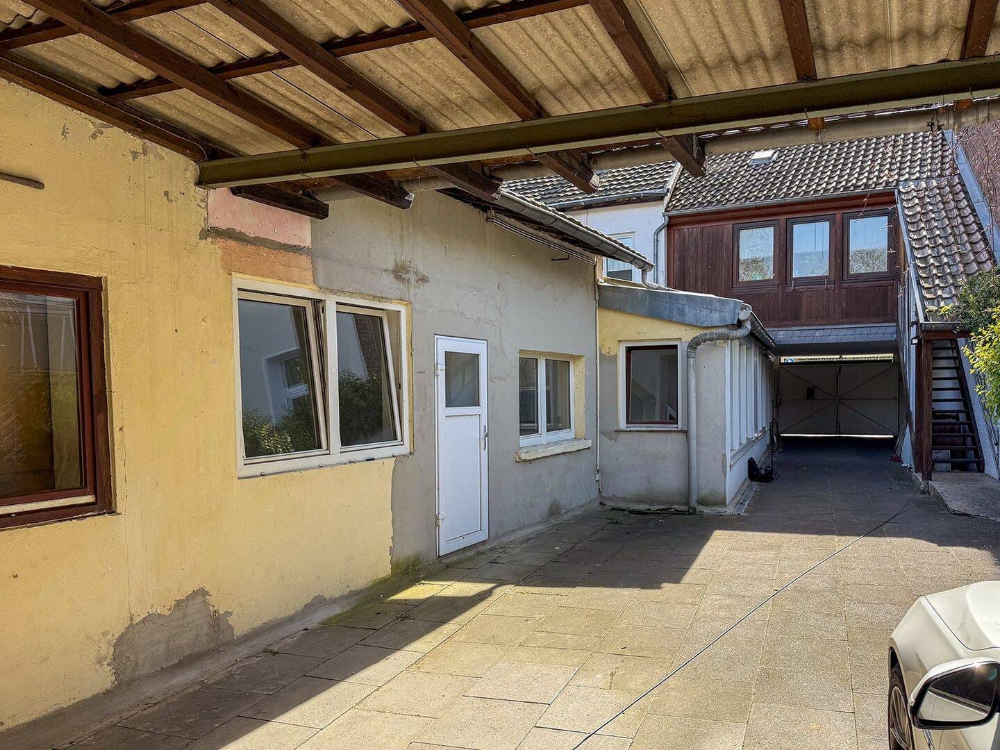 Immobilie in Bonn - Investoren aufgepasst - Abriss oder Kernsanierung mit großen Garten mitten in Bonn Endenich - Bild 3