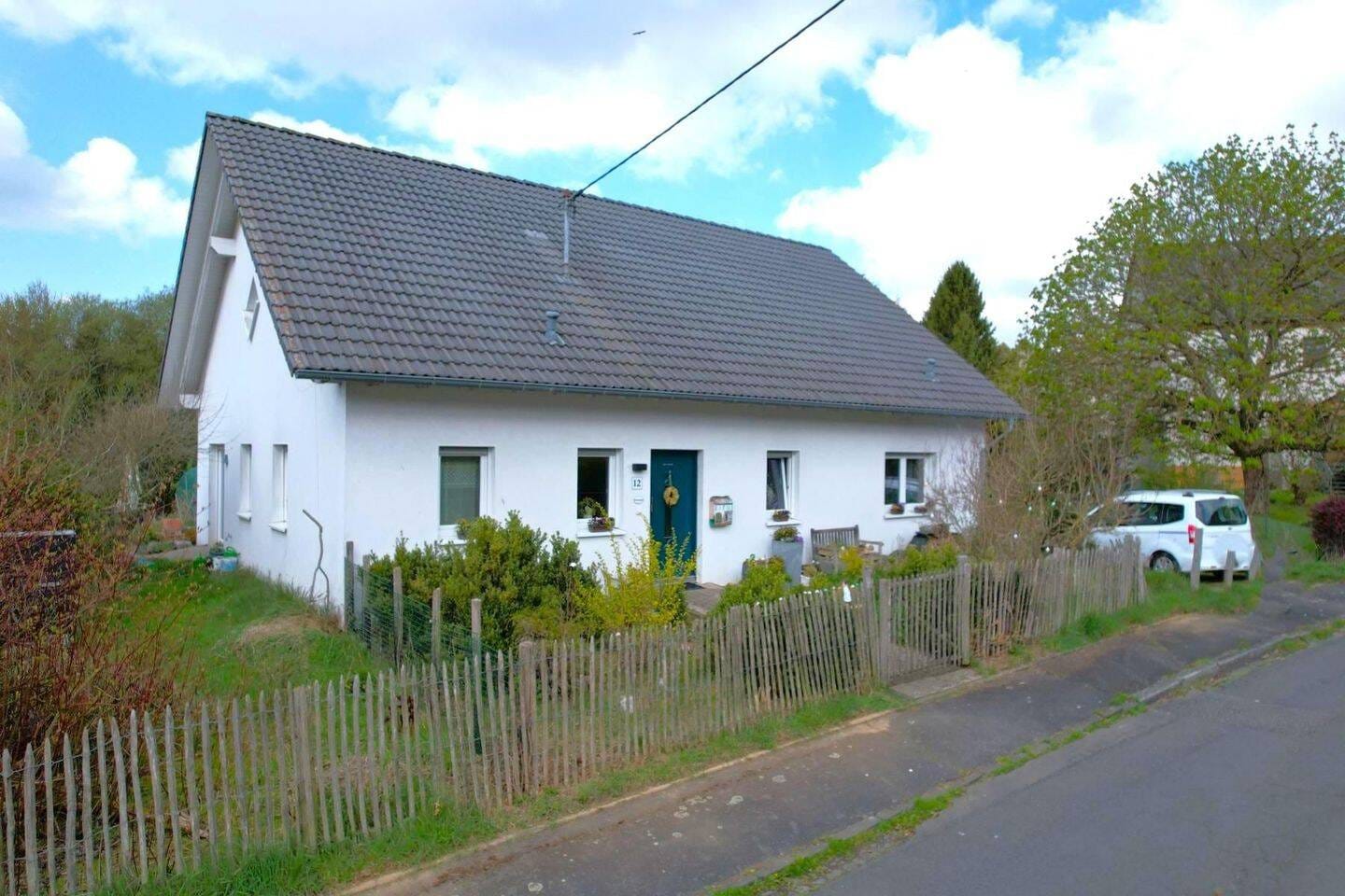 Immobilie in Kerpen (Eifel) - Ruhig gelegener, freistehender Bungalow (Baujahr 2011) mit Garten und Terrasse in Kerpen - Bild 1