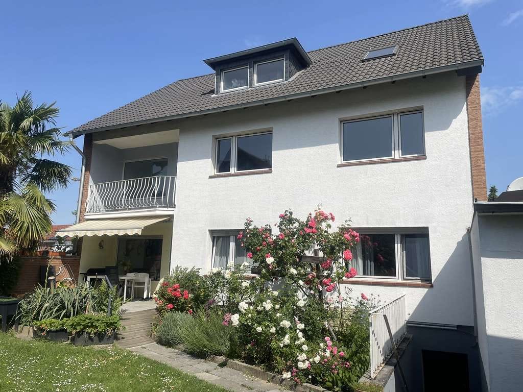 Immobilie in Pulheim - Freistehendes Dreifamilienhaus in guter Wohnlage - Bild 3