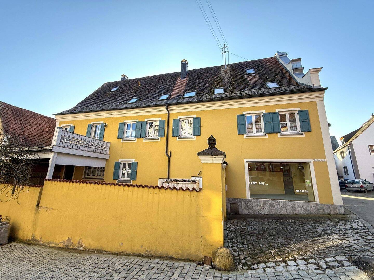 Immobilie in Oettingen i.Bay. - Denkmalgeschütztes Wohn- und Geschäftshaus mit Ausbaupotenzial in der Oettinger Altstadt - Bild 2