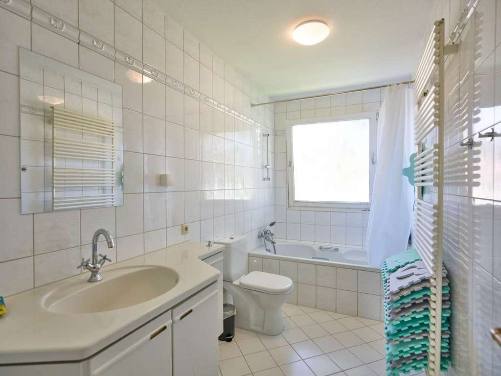 Immobilie in Altfraunhofen - !! Großzügiger Bungalow in eingewachsener Siedlungslage inkl. PV-Anlage !! - Bild 4