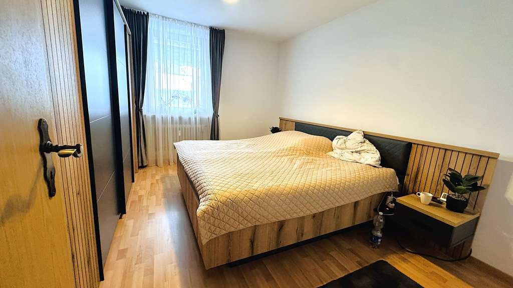 Immobilie in Landshut - Top gepflegte und vermietete 3-Zimmer Wohnung (eine von sechs möglichen Wohneinheiten) - Bild 1