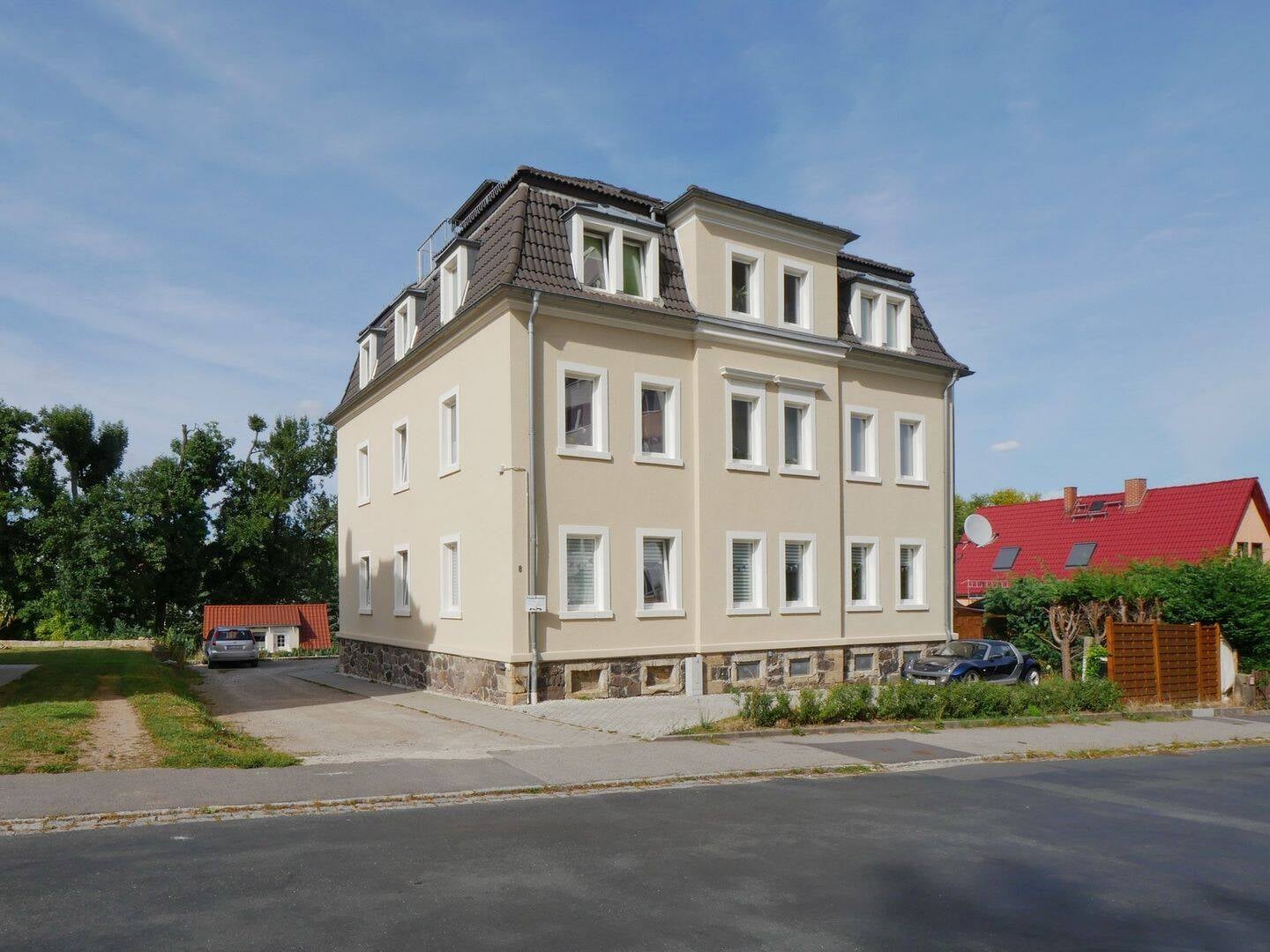 Immobilie in Freital - Balkon - Laminat - Kamin - Wanne/Dusche - Gäste-WC - 2 Stellplätze - 4 Zimmer Wohnung Freital kaufen - Bild 0