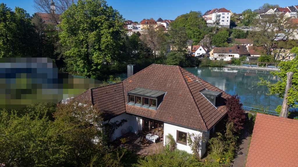 Immobilie in Sulzbach-Rosenberg - Attraktives Wohnhaus mit 222 m² nahe Altstadt, Bahnhof und Stadtpark in Sulzbach-Rosenberg - Bild 1