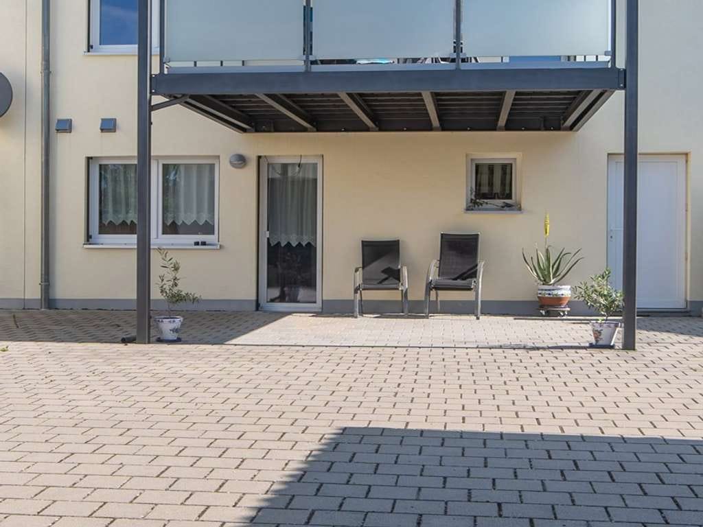 Immobilie in Adelschlag - EG-Wohnung energetisch saniert (Energieklasse A!) - 2 x PKW Stellpl., Terrasse, Garten-Möglichkeit - Bild 2