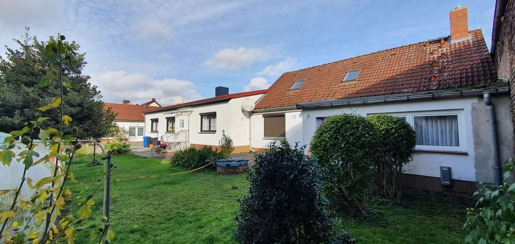 Immobilie in Arendsee (Altmark) - Großes Anwesen - 2 Häuser * Bürohaus * Ladengeschäft * Wirtschaftsgebäude * 4 Garagen * Wald uvm. - Bild 2