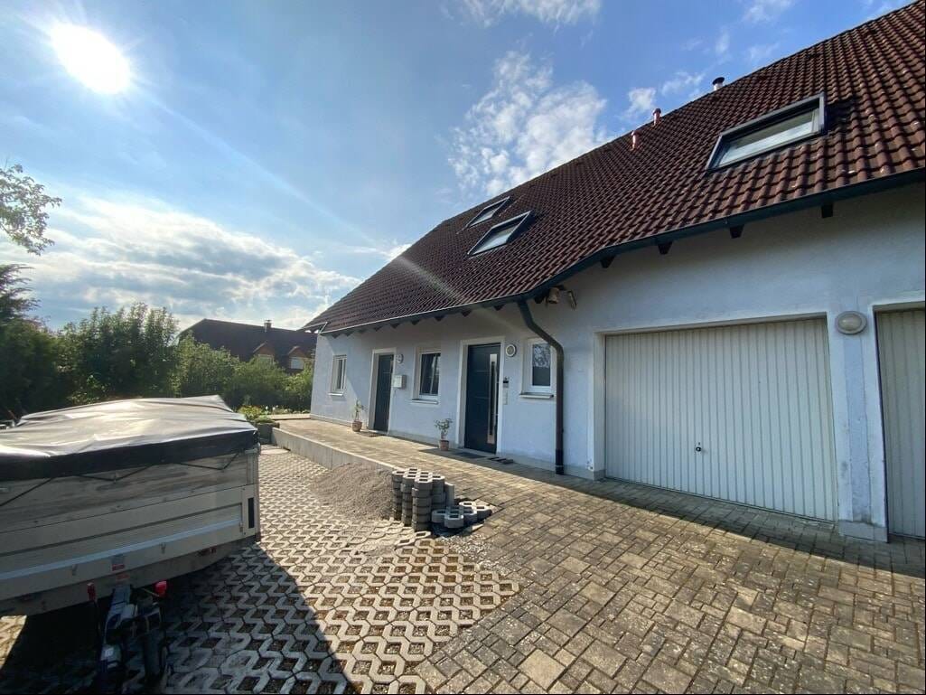 Immobilie in Oberdachstetten - Familienfreundliches ZFH in Oberdachstetten Selbstnutzung oder Vermietung - alles ist möglich! - Bild 1