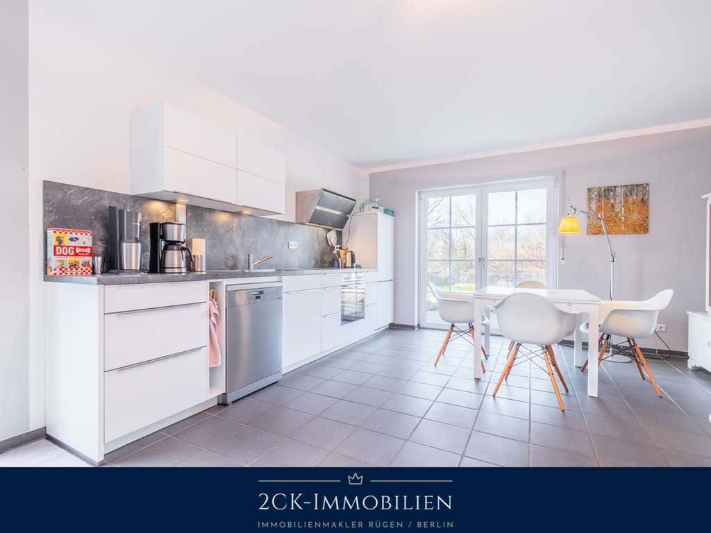 Immobilie in Wiek - Nachhaltig & Strandnah: Massivhaus, verklinkert auf 1.015 m² Grundstück mit PV, Sauna und Kamin! - Bild 3