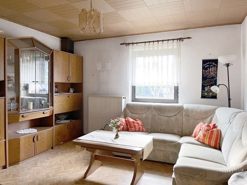 Immobilie in Miltenberg - Doppelhaushälfte mit großem Garten & Stellplatz – ideal für Handwerker - Bild 1