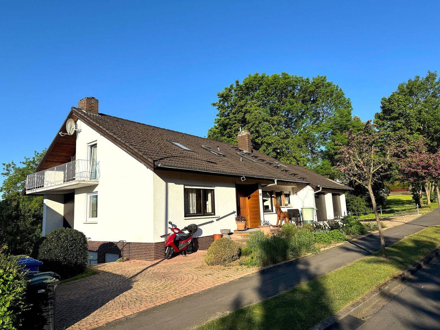 Immobilie in Homberg - TOP Lage:  Einfamilienhaus mit Sauna, Garten, ELW und Doppelgarage - Bild 2