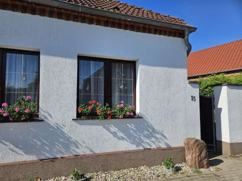 Immobilie in Tangerhütte - Charmante Doppelhaushälfte mit 3 Zimmern in Demker - Bild 1
