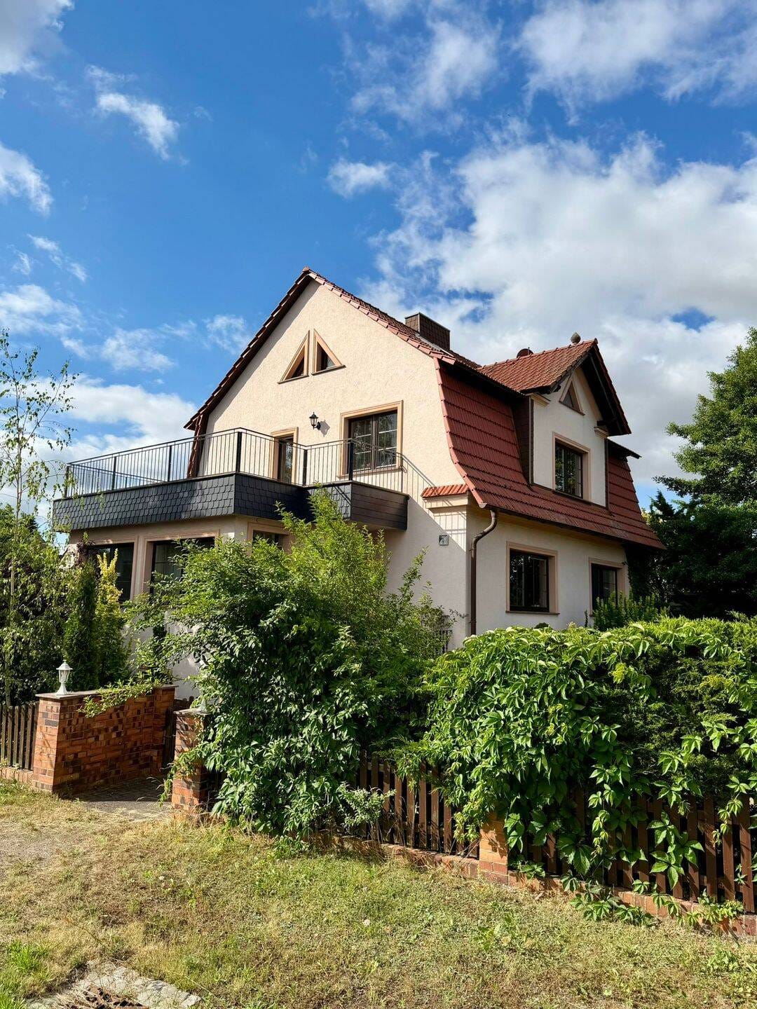Immobilie in Jessen (Elster) - Gepflegtes Mehrfamilienhaus mit großem Grundstück, Nebengebäude, PV-Anlage und vielfältigen Nutzungsmöglichkeiten - Bild 0