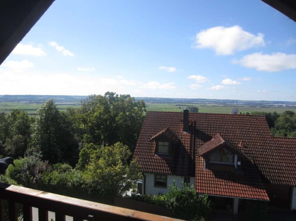 Immobilie in Moosthenning - Eindrucksvolles Landhaus mit Sauna in ruhiger Höhenlage ca. 3.400 qm Grundstück mit Weitblick - Bild 2
