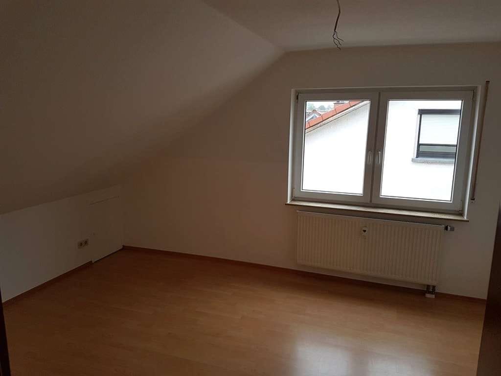 Immobilie in Ubstadt-Weiher - Schicke 2-Zimmer-Dachwohnung mit Tageslichtbadezimmer und Garage - Bild 4