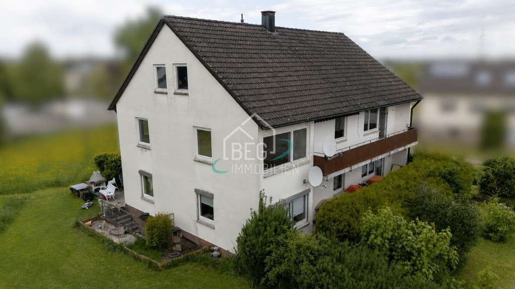 Immobilie in Durlangen - Solides Zweifamilienhaus mit großem Baugrundstück und Ausbaureserve - Bild 3