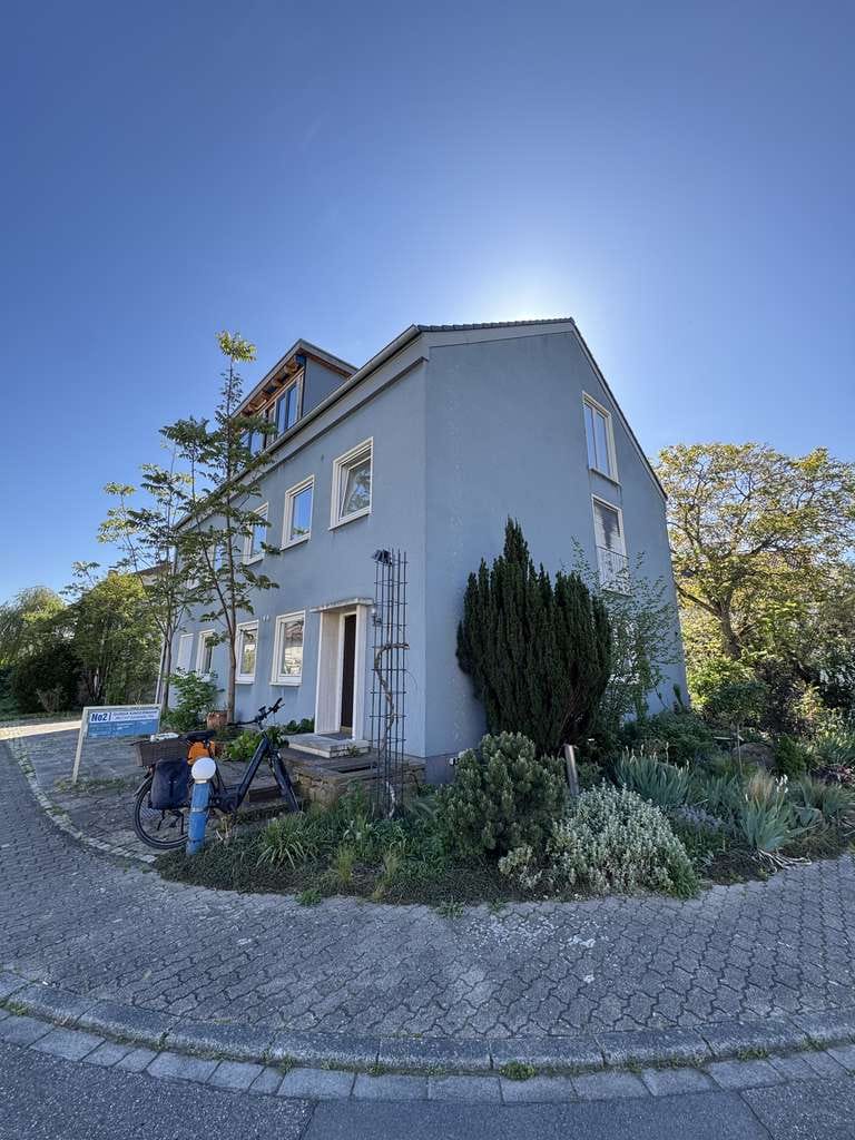 Immobilie in Ketsch - Freistehendes Mehrfamilienhaus mit 3 Einheiten, Ausbaupotenzial & leerstehender Übergabe - Bild 0