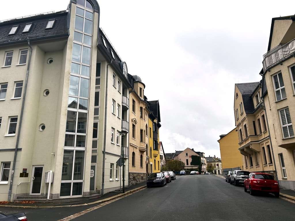 Immobilie in Treuen - Modern geschnittene 1-Raum-Wohnung mit Loggia in Treuen! Vermietet, Aufzug! - Bild 2