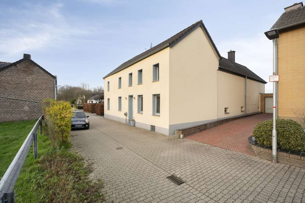 Immobilie in Gangelt - Großzügiges Wohnhaus mit Innenhof, Garten und Ausbaupotenzial in Gangelt- Stahe! - Bild 2