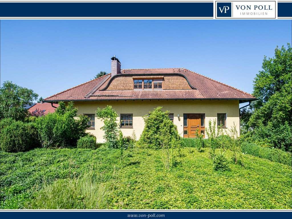 Immobilie in Bad Kötzting - Charmantes Zweifamilienhaus mit drei Garagen und großem Garten - Bild 3