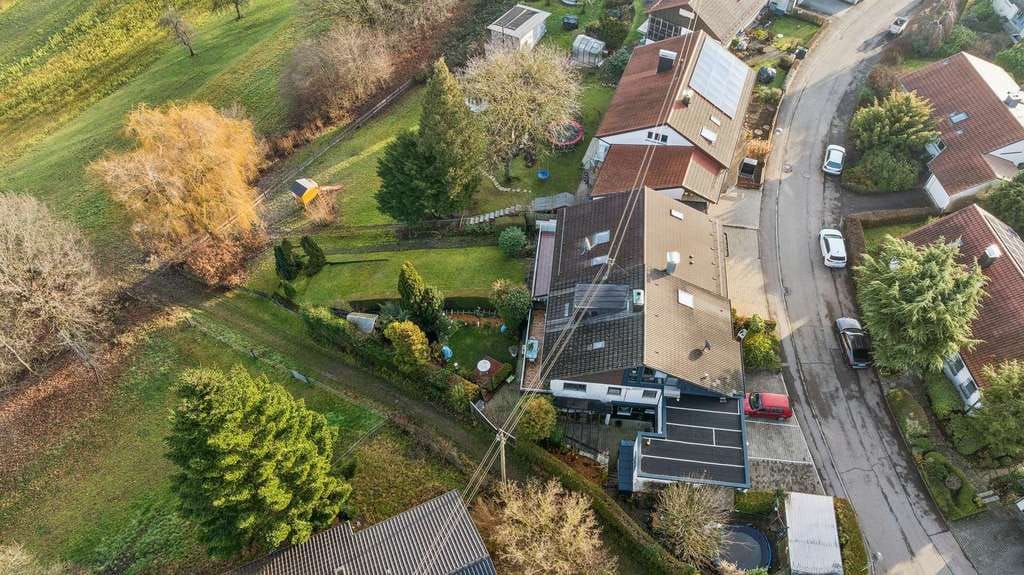 Immobilie in Börtlingen - Großzügiges Haus am Ortsrand mit unverbaubarem Blick ins Grüne - Bild 2