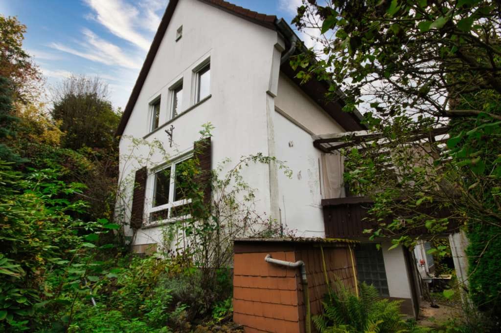 Immobilie in Bad Schwalbach - Solides Haus mit großem Wohnbereich, XL-Balkon und Garten - Bild 4