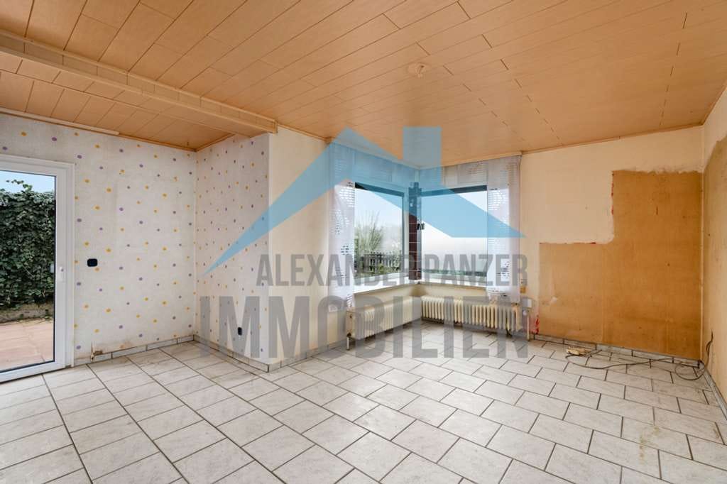 Immobilie in Edermünde - Freistehendes Einfamilienhaus mit Einliegerwohnung in ruhiger Lage von Edermünde-Grifte! - Bild 1