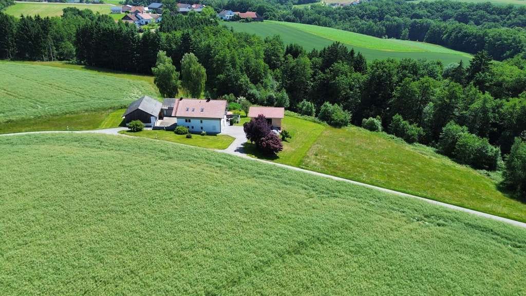 Immobilie in Vilshofen an der Donau - Traum-Zweifamilienhaus in idyllischer Alleinlage für Naturliebhaber - mit unbefristetem Wohnrecht - Bild 1