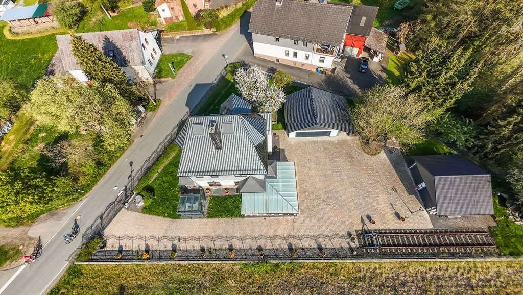 Immobilie in Hatzfeld - Exklusives Wohnerlebnis: Bahnhofsanwesen- modernisiert, in idyllischer Lage - Bild 3