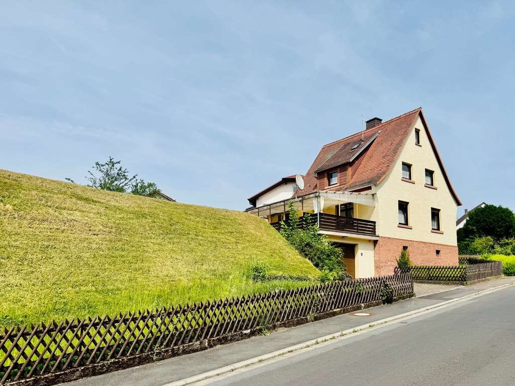 Immobilie in Linsengericht - Freistehendes Einfamilienhaus mit großem Grundstück und viel Potenzial in ruhiger Lage - Bild 1