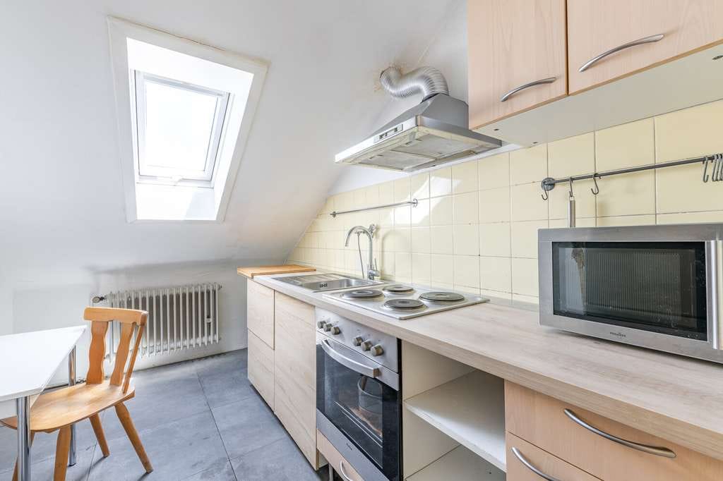Immobilie in Karlsruhe - Charmante 2-Zimmer-Dachgeschosswohnung mit Potenzial - Bild 2