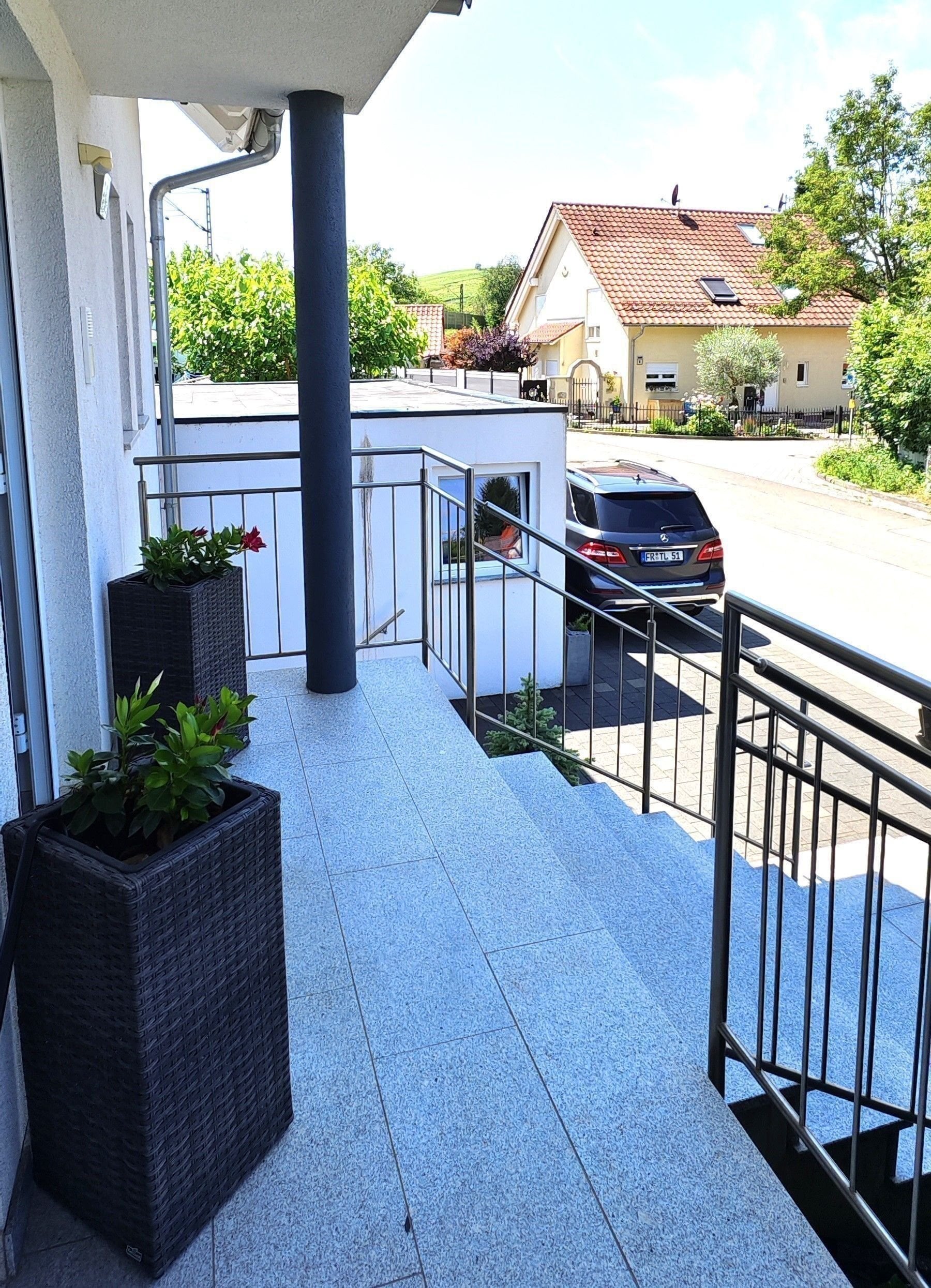 Immobilie in Schallstadt - SCHALLSTADT - TOP-OBJEKT -  sehr schöne, exklusive und massivgebaute Doppelhaushälfte - Bild 3