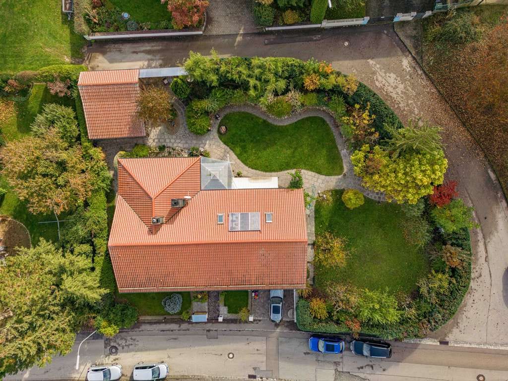 Immobilie in Wolnzach - Es erwartet Sie ein paradiesisches Einfamilienhaus mit Einliegerwohnung für die ganze Familie. - Bild 2