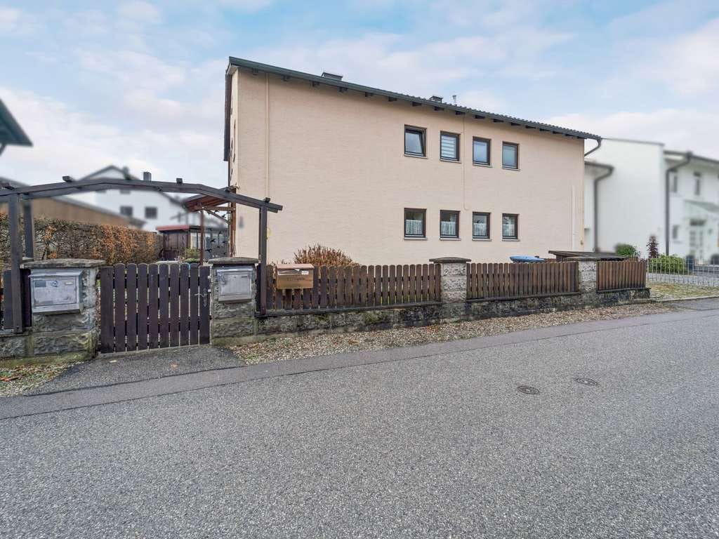 Immobilie in Forstern - Zweifamilien- bzw. Zweigenerationenhaus in ruhiger Wohnlage von Forstern bei München - Bild 2