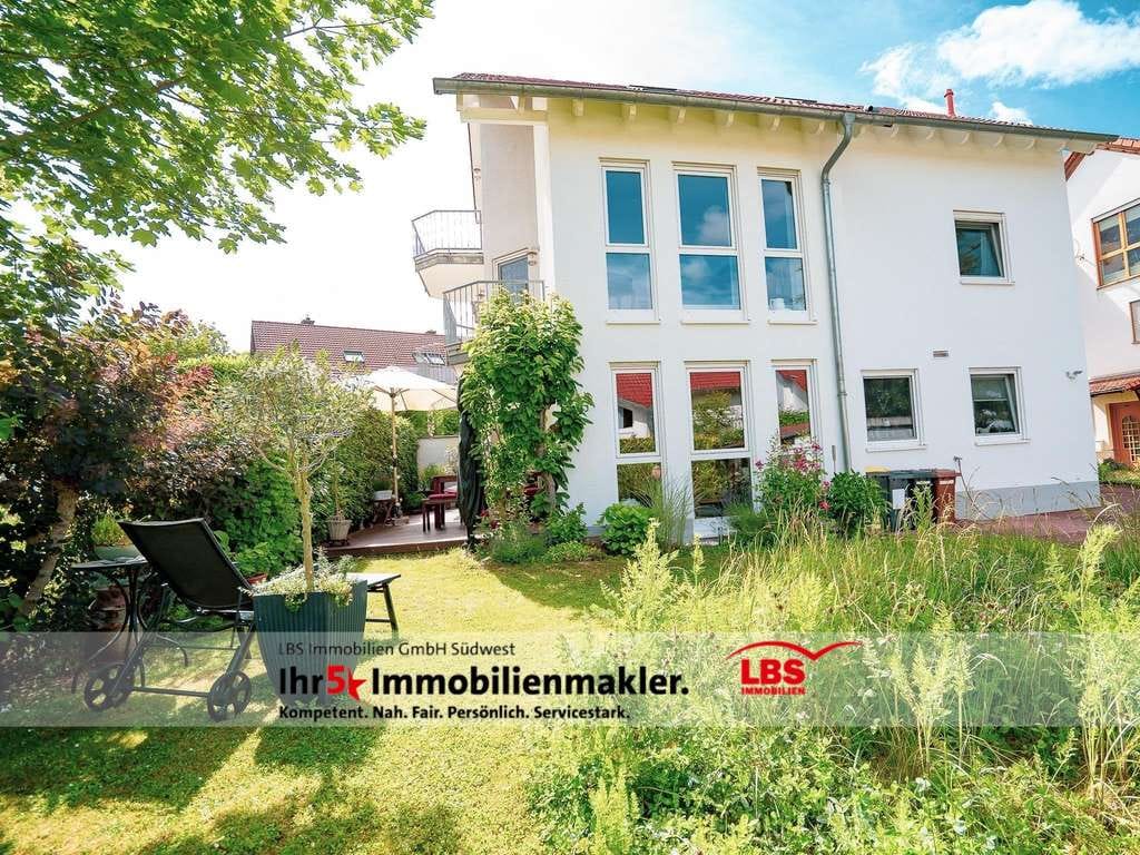 Immobilie in Nackenheim - Gepflegte DHH mit 3 Balkonen, Gartenidylle, unverbaubarem Weinbergblick & viel Wohnkomfort - Bild 0