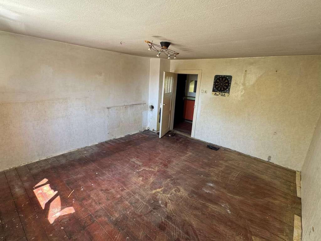 Immobilie in Ludwigshafen am Rhein - Sanierungsbedürftige Wohnung mit Potenzial in Ludwigshafen – ideal für Investoren und Eigennutzer - Bild 2
