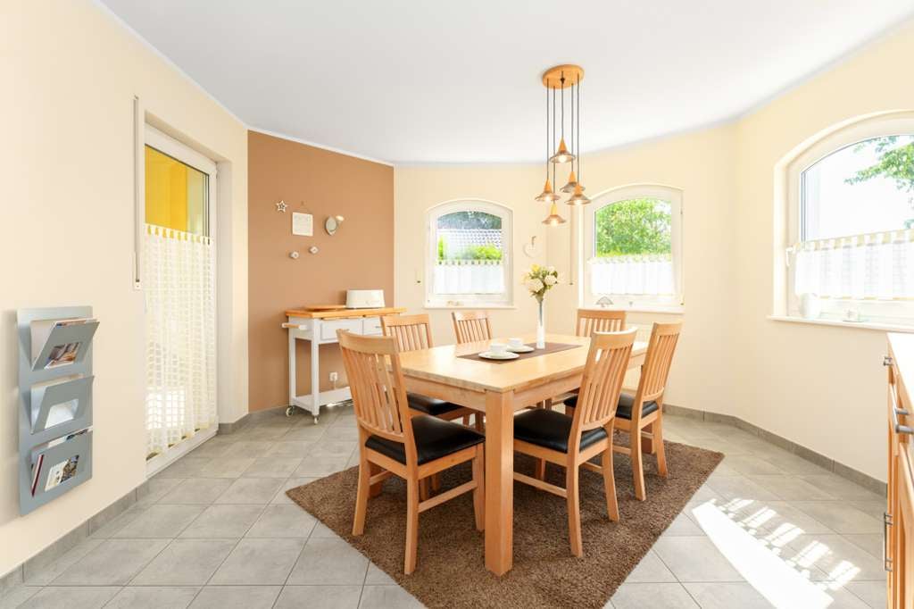 Immobilie in Postbauer-Heng - Raum für Familie, Leben und Zukunft – großzügiges Haus mit Einliegerwohnung in Postbauer-Heng/ Kemna - Bild 2