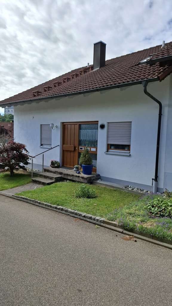 Immobilie in Neresheim - Gepflegte Doppelhaushälfte mit Klosterblick und Photovoltaik in Neresheim - Bild 1