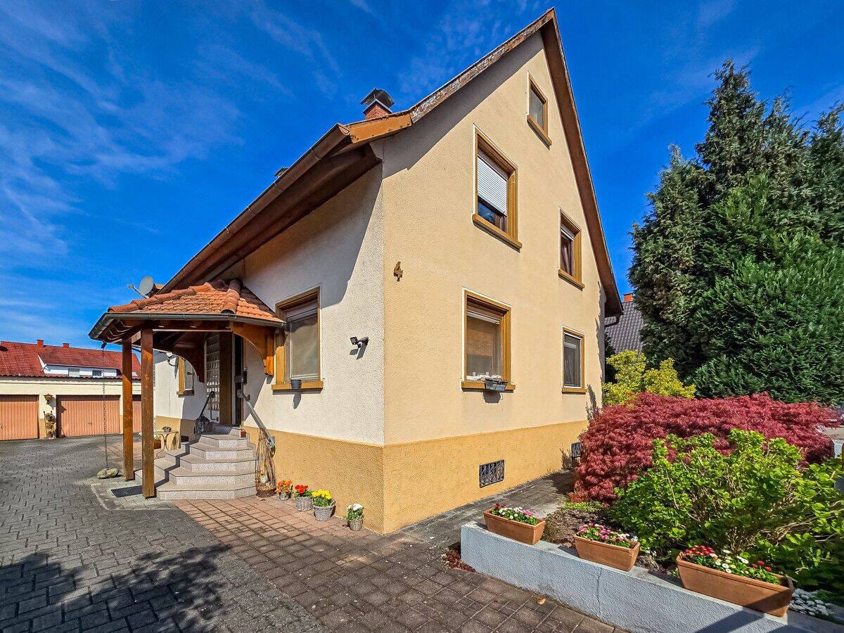 Immobilie in Kehl - Vermietetes Zweifamilienhaus mit Garten in Kehl-Ortsteil - Bild 1