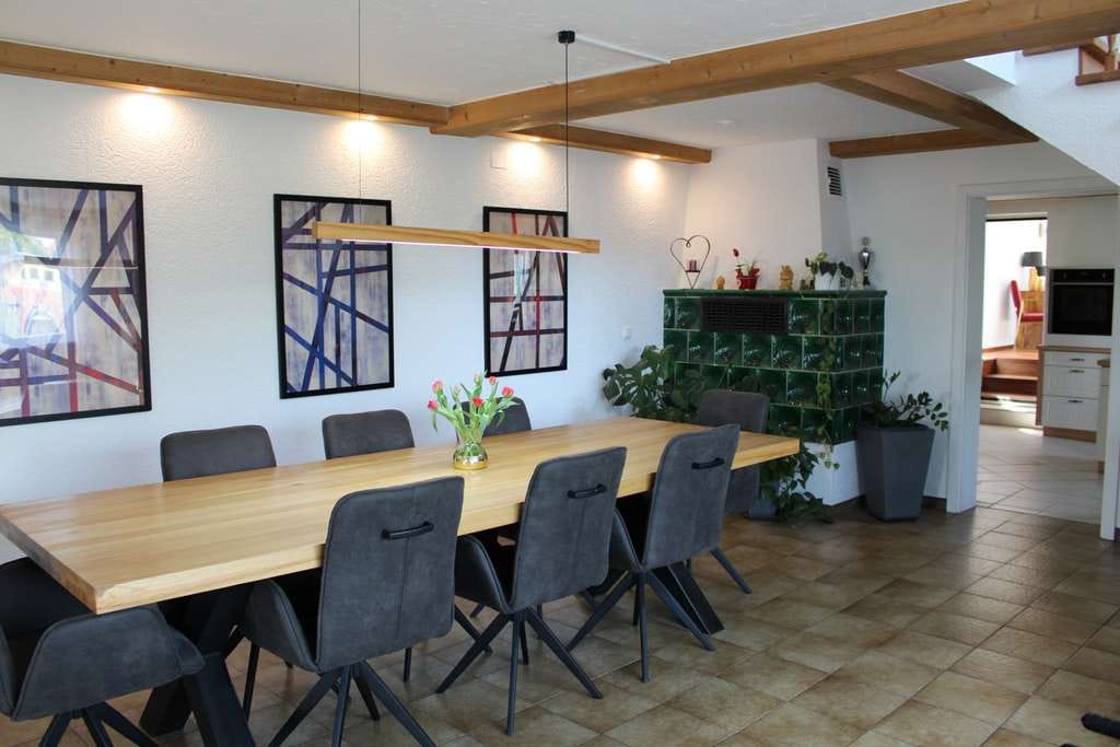 Immobilie in Rentweinsdorf - Großzügiges Einfamilienhaus mit Charme - Bild 2