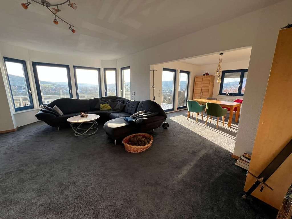 Immobilie in Schlüchtern - * RESERVIERT * Gepflegtes Haus mit Einliegerwohnung am Hang mit herrl. Fernblick und in Waldrandlage - Bild 2